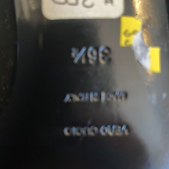 bettye muller velvet pointy toe low heeled pumps.  New without box - Picture 7 of 7